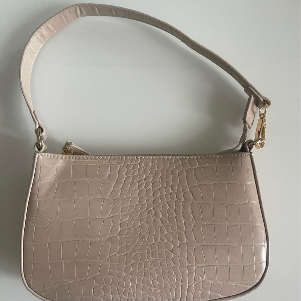 Neutral hand bag